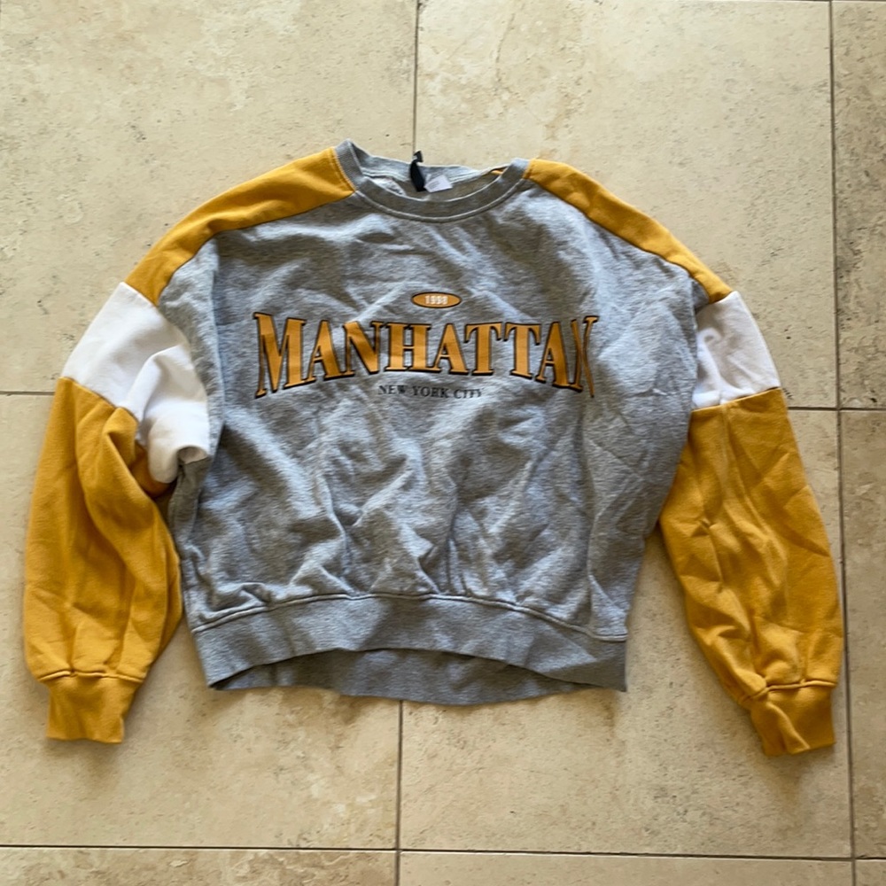 Small Divided by H&M gray sweater with design
